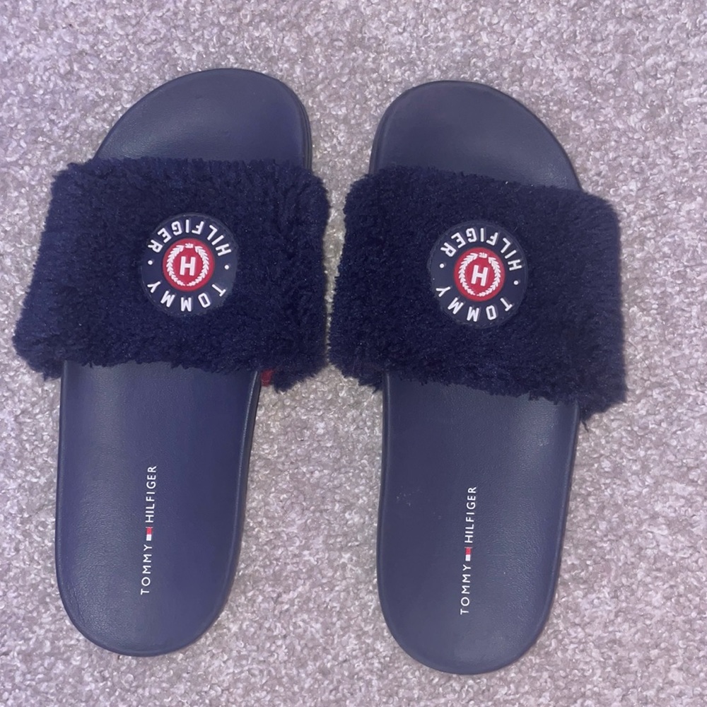 WOMENS 6 MENS 4 BRAND: TOMMY HILFIGER